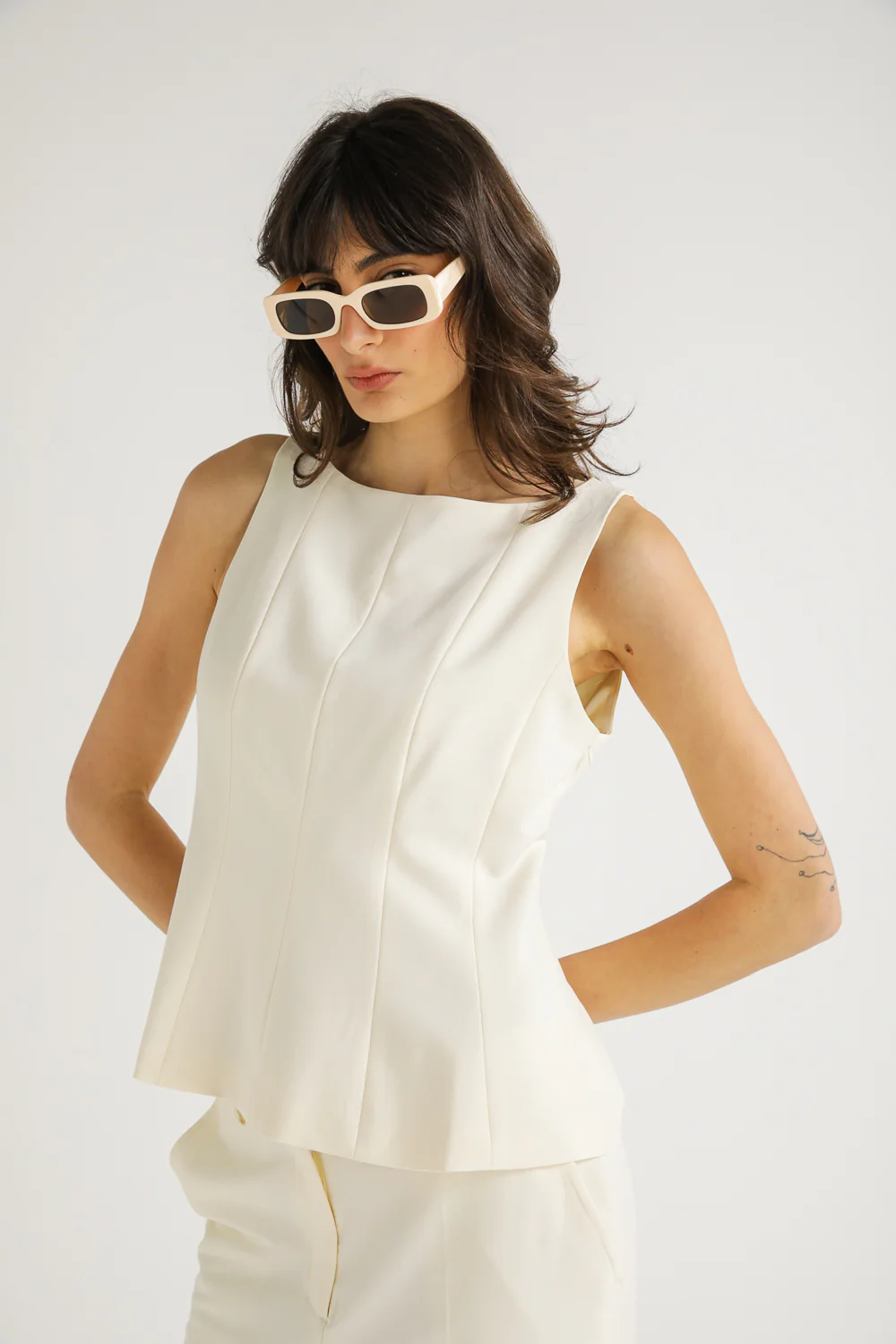 חולצת פפלום ללא שרוולים | קנת קול - Image 3