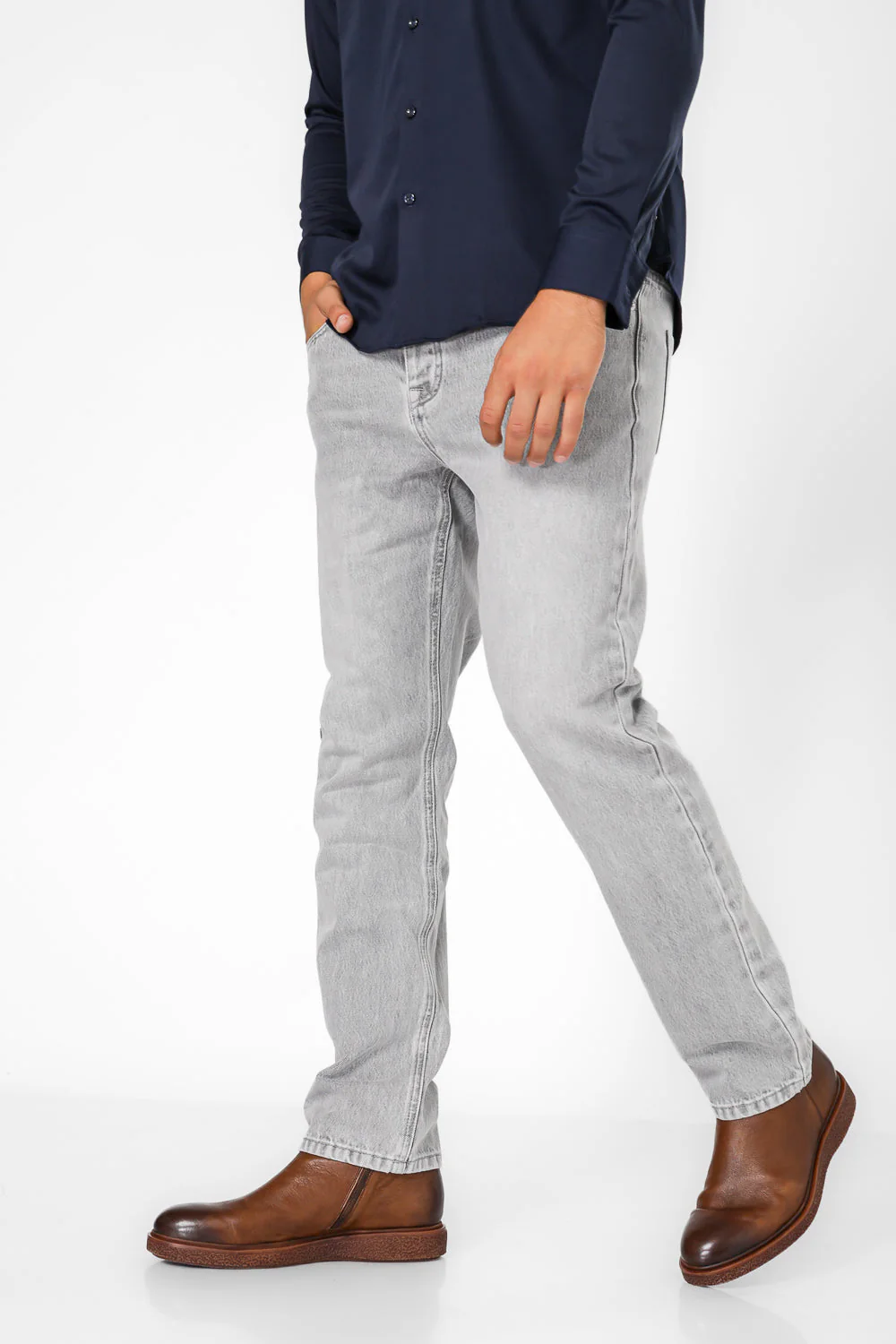 ג'ינס SLIM WASHED בצבע אפור בהיר - Image 4