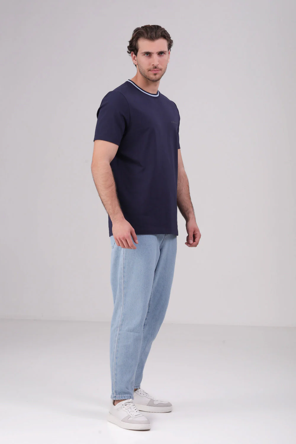 חולצת טי חלקה לגברים - Image 4