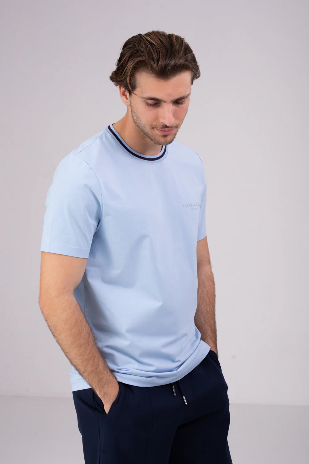 חולצת טי חלקה לגברים - Image 6